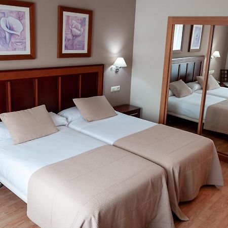 Hotel Arva Santiago León Extérieur photo