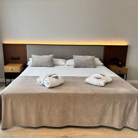 Hotel Arva Santiago León Extérieur photo