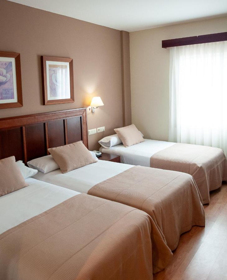 Hotel Arva Santiago León Extérieur photo