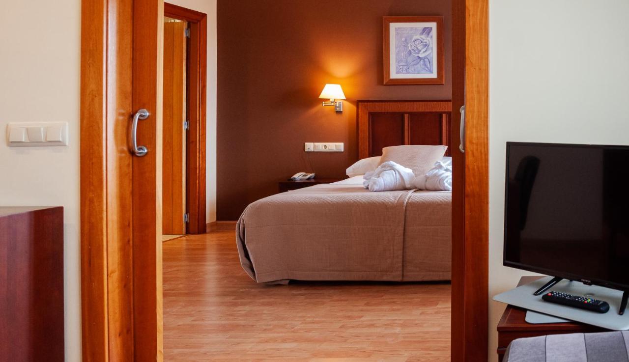 Hotel Arva Santiago León Extérieur photo