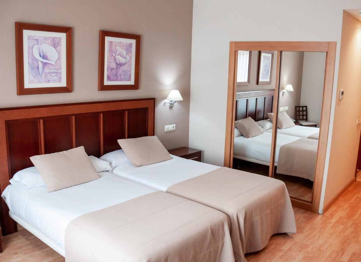 Hotel Arva Santiago León Extérieur photo