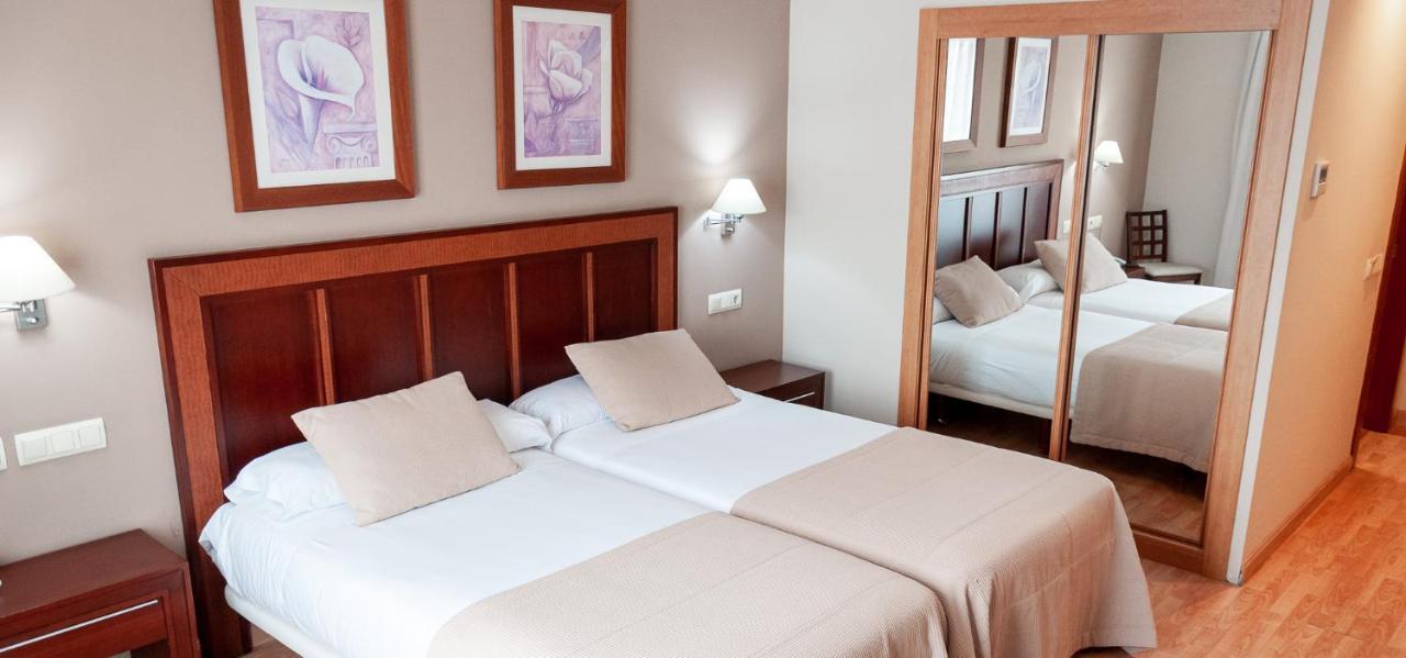 Hotel Arva Santiago León Extérieur photo