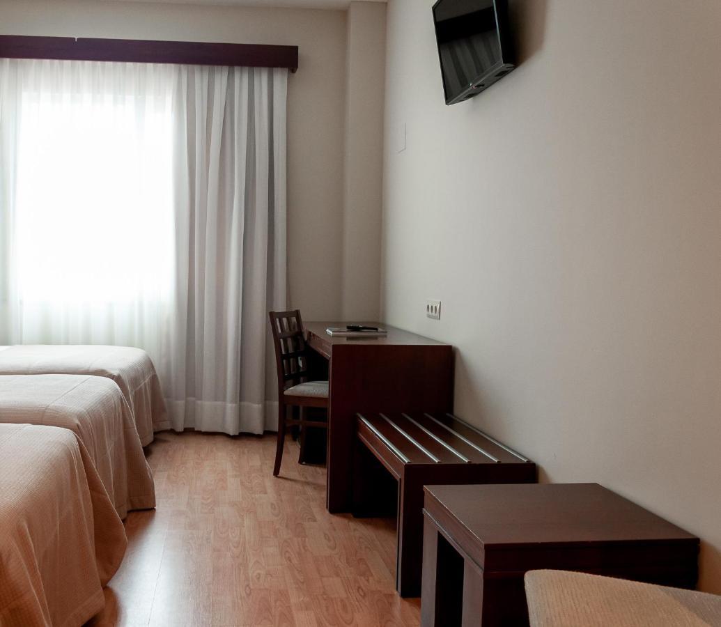 Hotel Arva Santiago León Extérieur photo