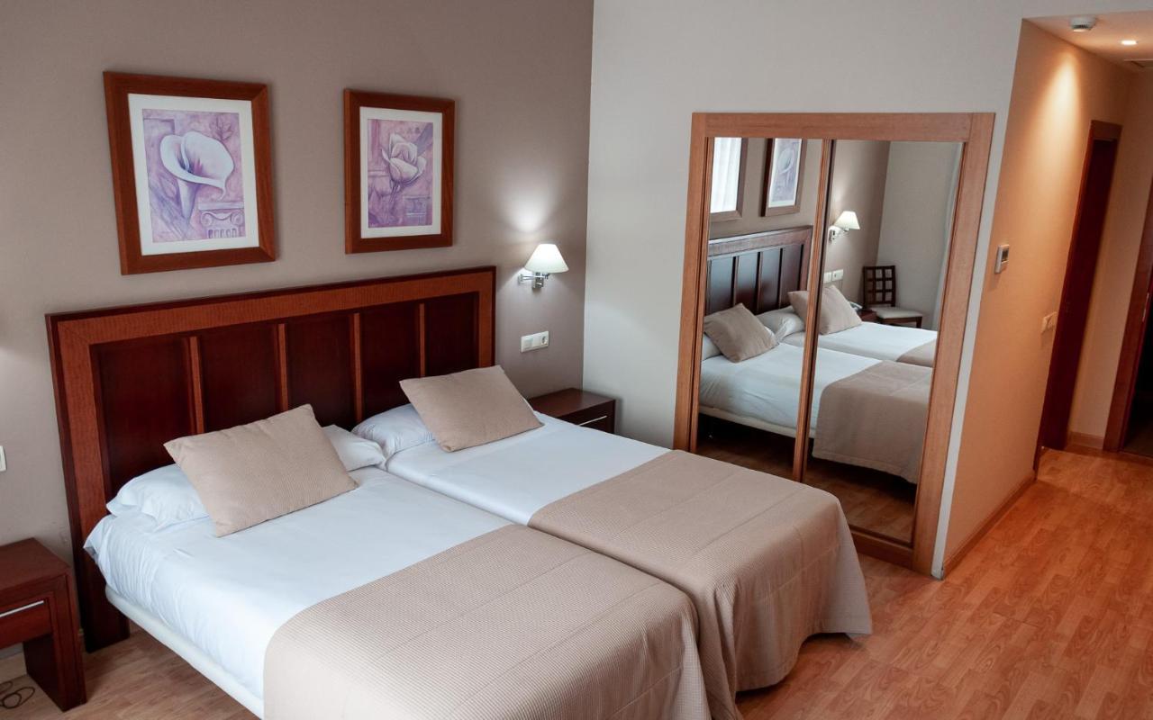 Hotel Arva Santiago León Extérieur photo