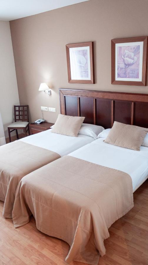 Hotel Arva Santiago León Extérieur photo