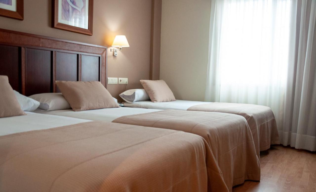 Hotel Arva Santiago León Extérieur photo