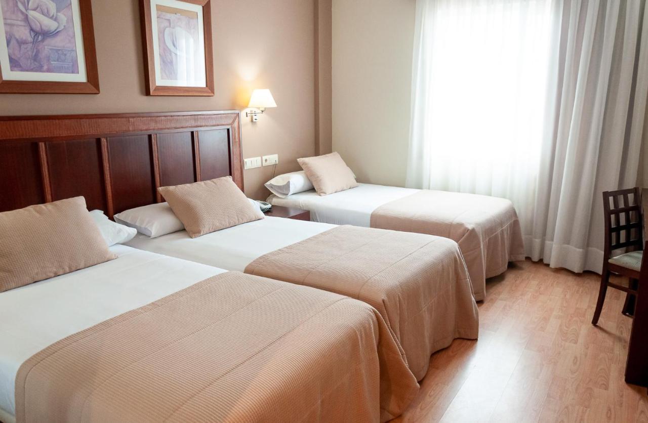 Hotel Arva Santiago León Extérieur photo