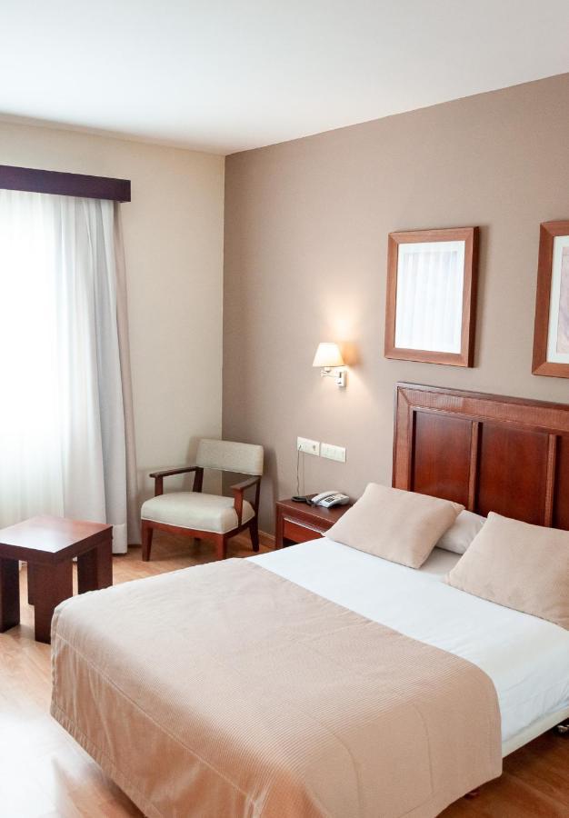 Hotel Arva Santiago León Extérieur photo