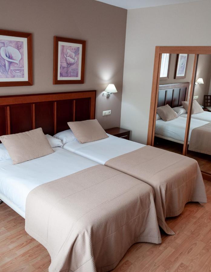 Hotel Arva Santiago León Extérieur photo