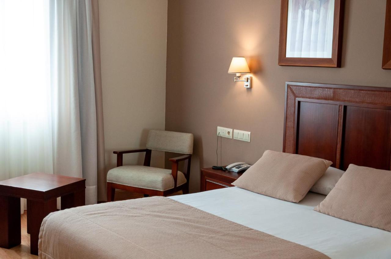 Hotel Arva Santiago León Extérieur photo