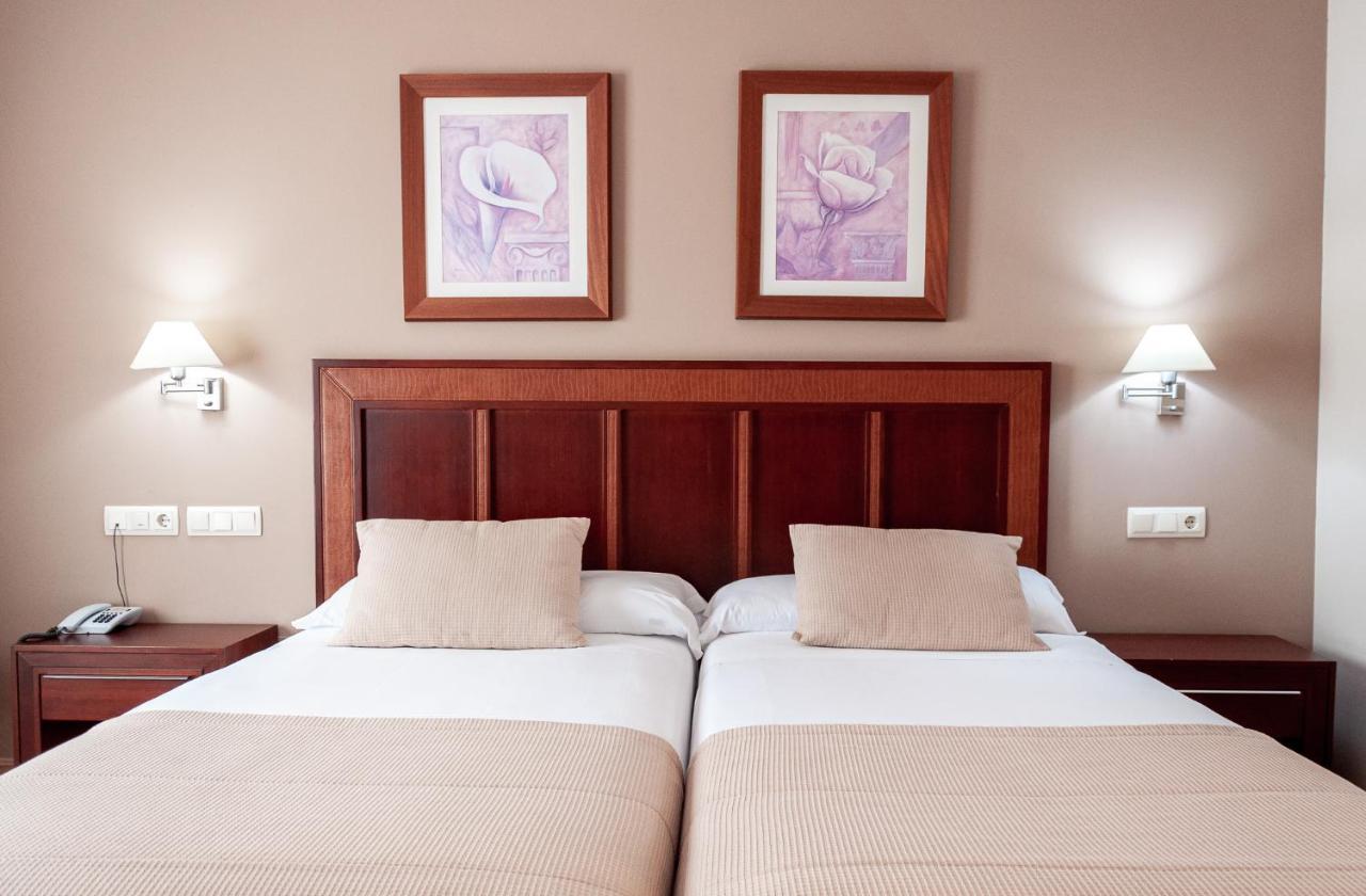 Hotel Arva Santiago León Extérieur photo