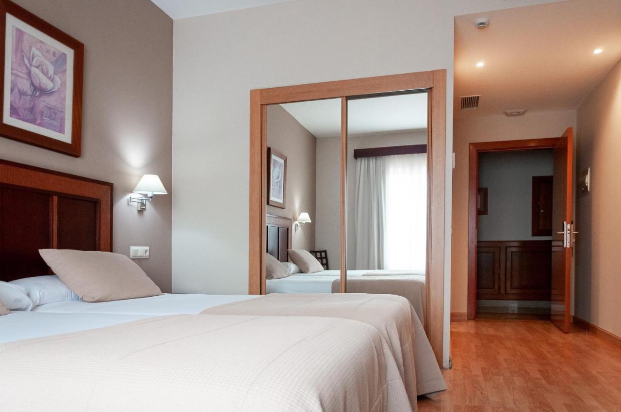 Hotel Arva Santiago León Extérieur photo