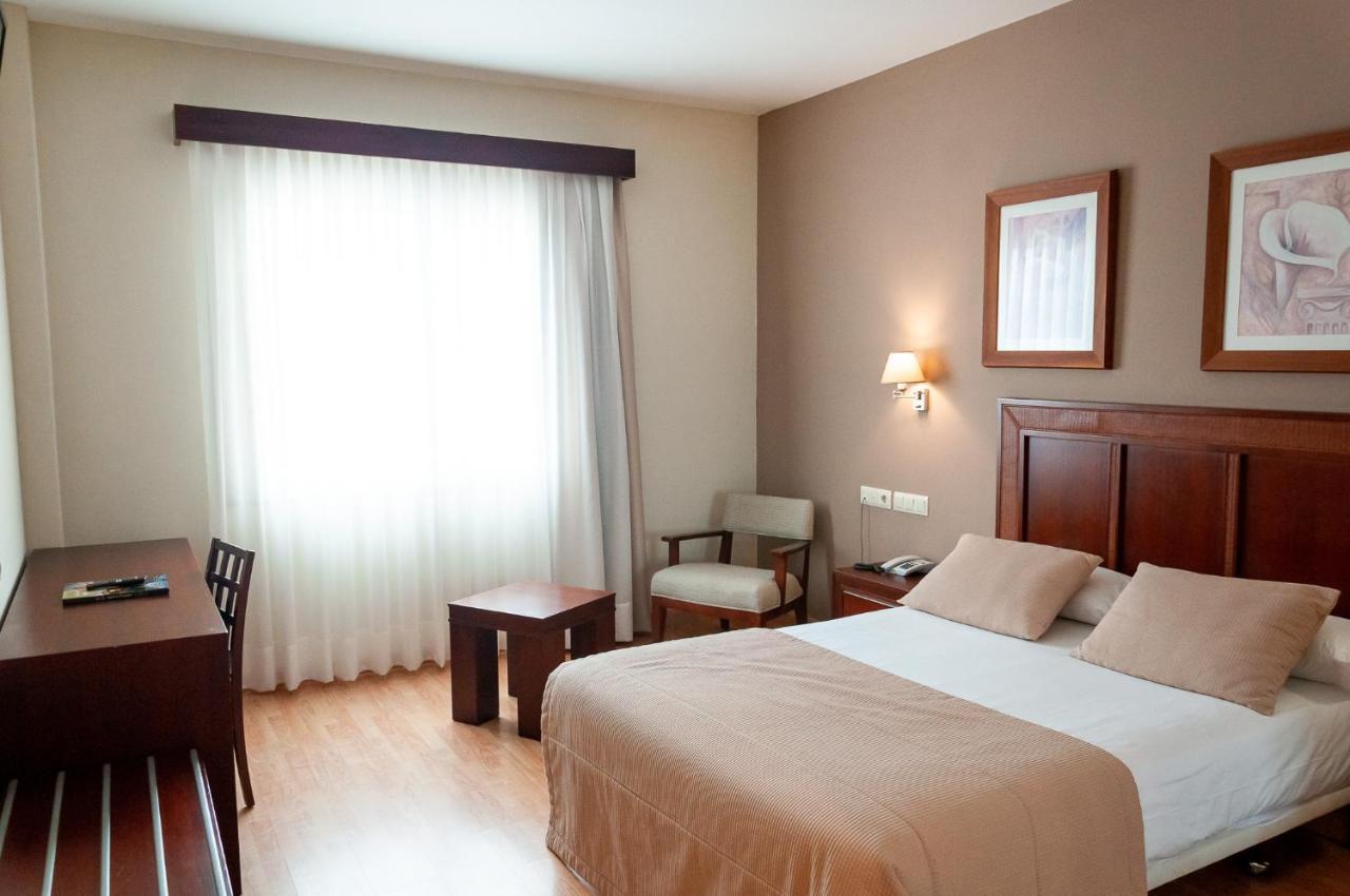 Hotel Arva Santiago León Extérieur photo