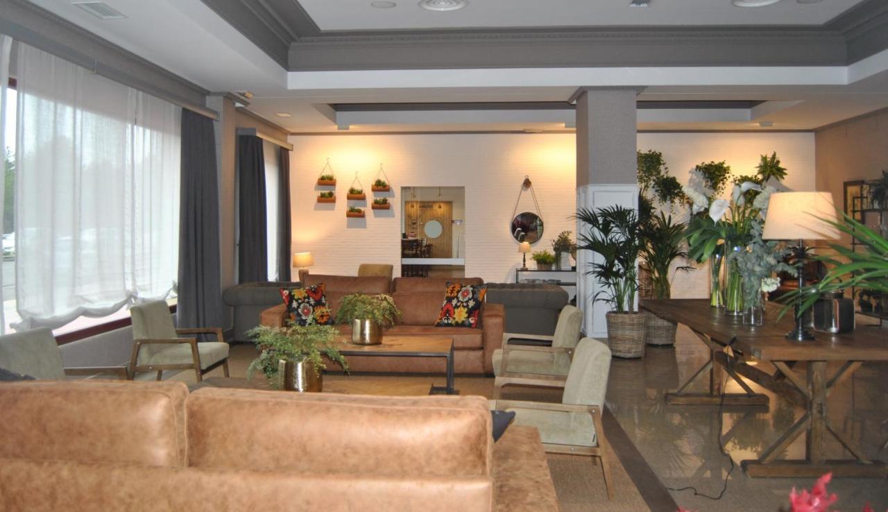 Hotel Arva Santiago León Extérieur photo