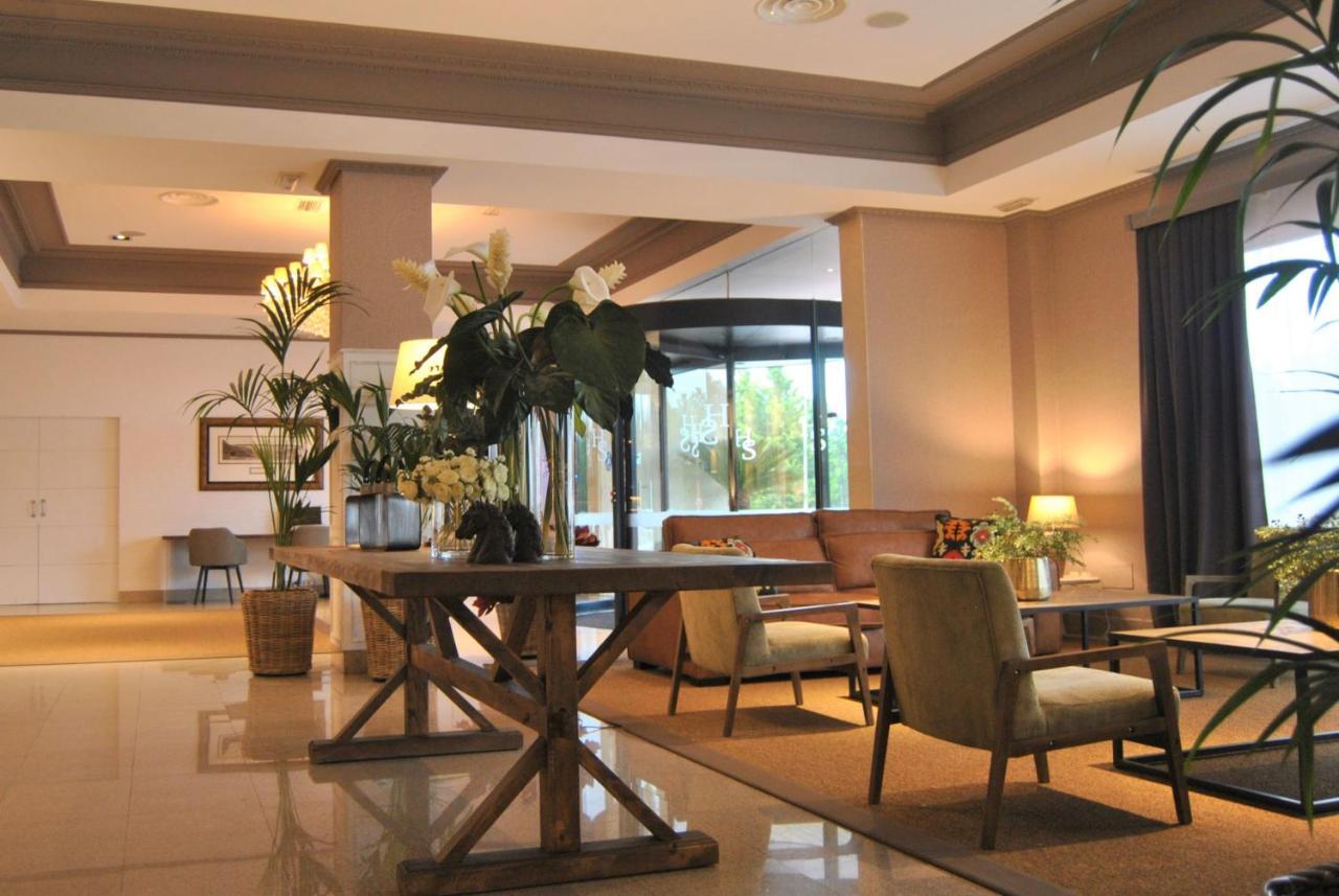Hotel Arva Santiago León Extérieur photo