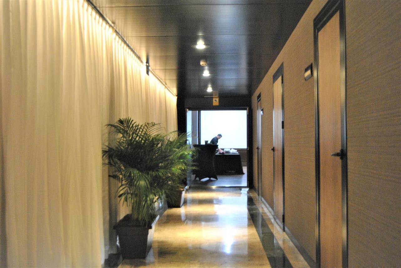 Hotel Arva Santiago León Extérieur photo