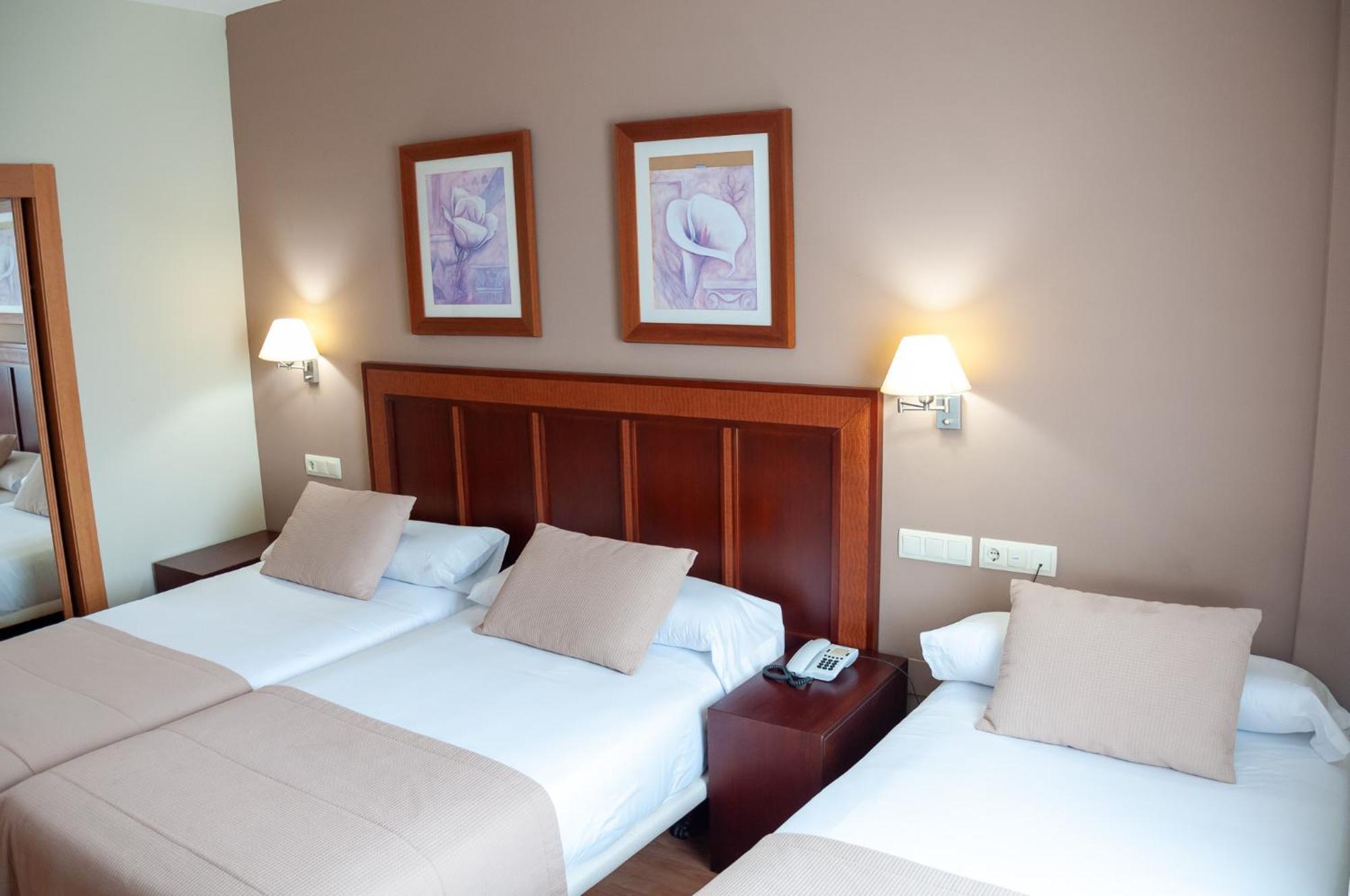 Hotel Arva Santiago León Extérieur photo