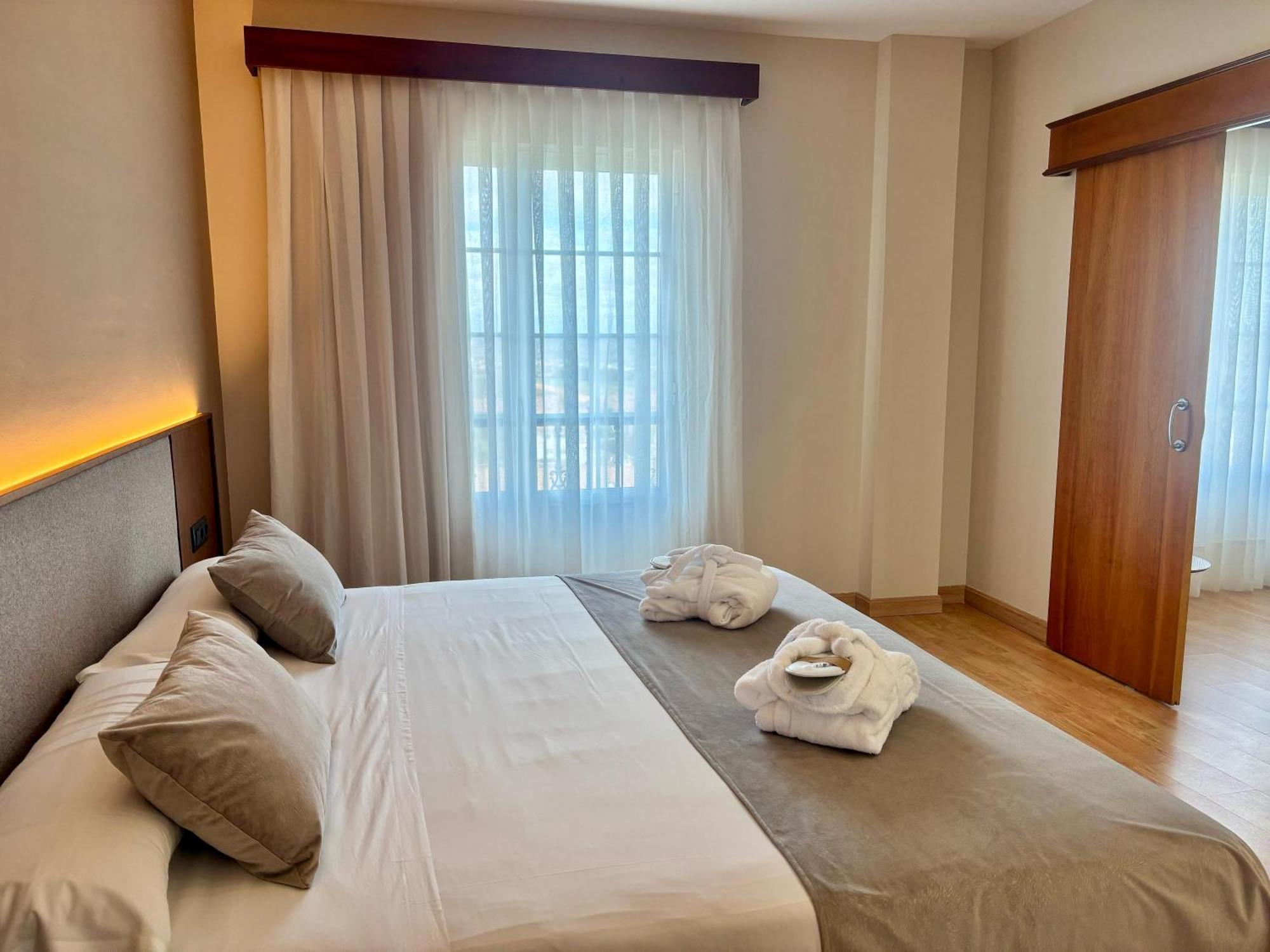 Hotel Arva Santiago León Extérieur photo