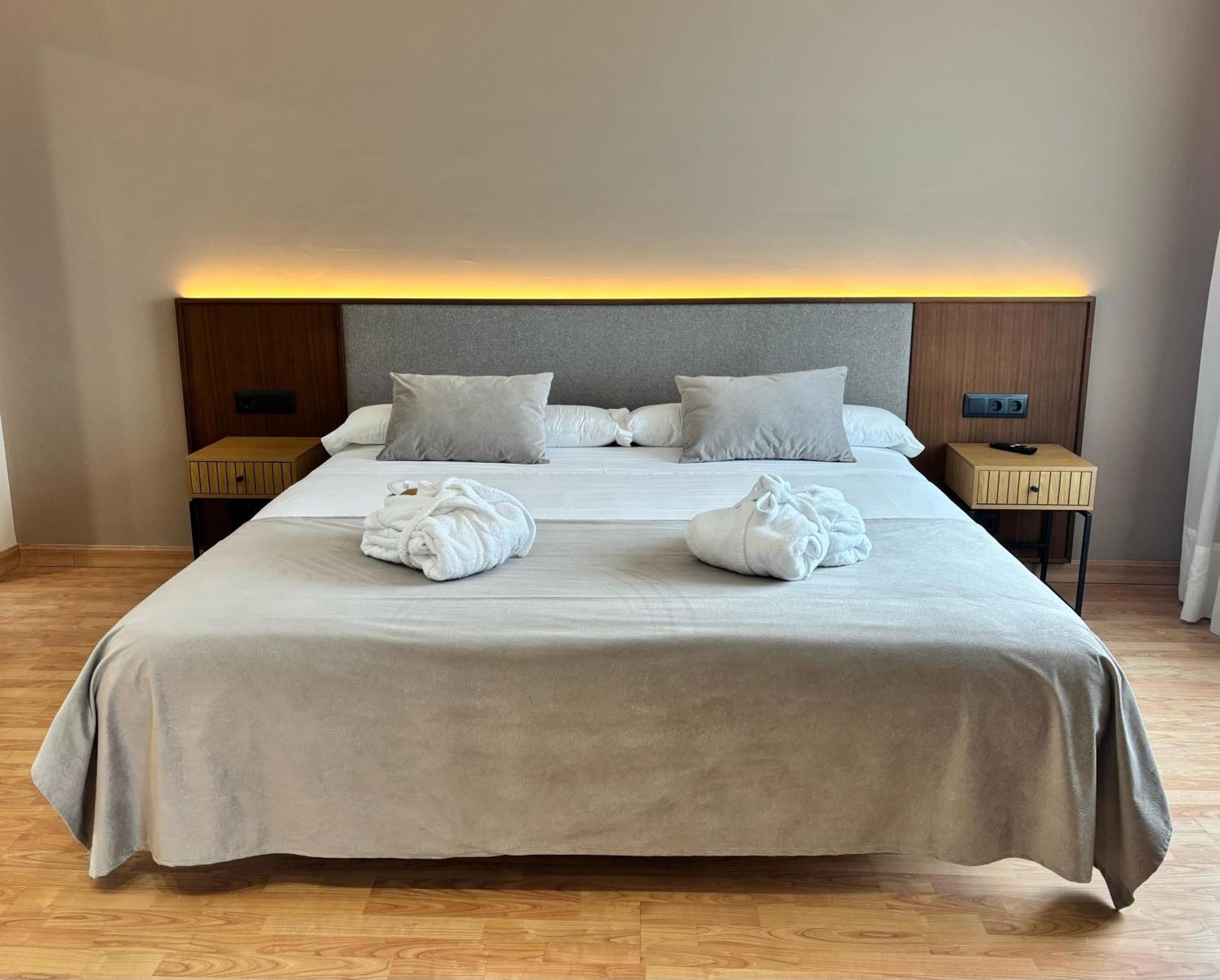 Hotel Arva Santiago León Extérieur photo