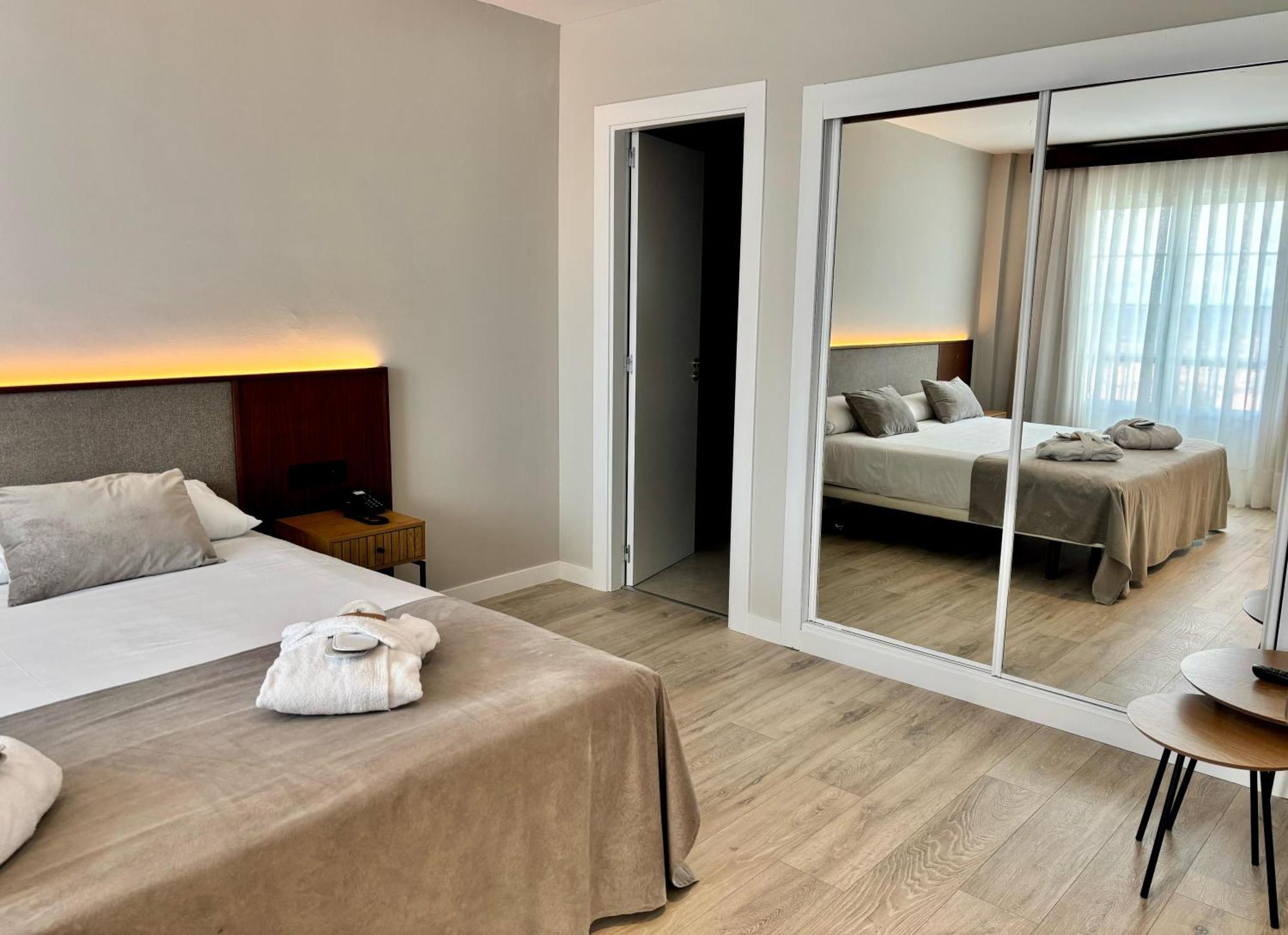Hotel Arva Santiago León Extérieur photo