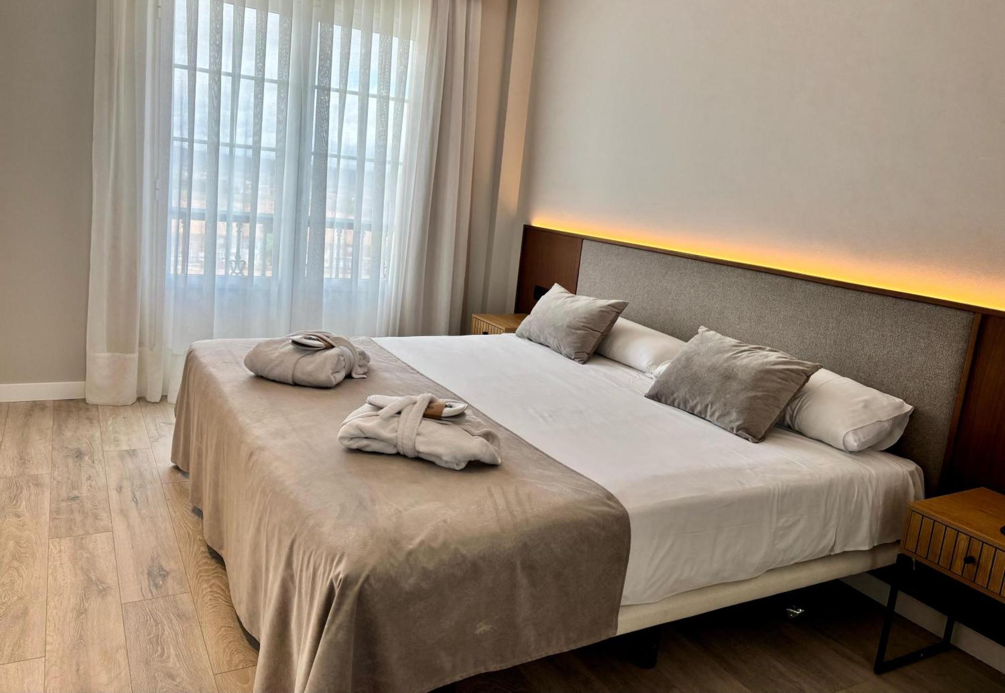Hotel Arva Santiago León Extérieur photo
