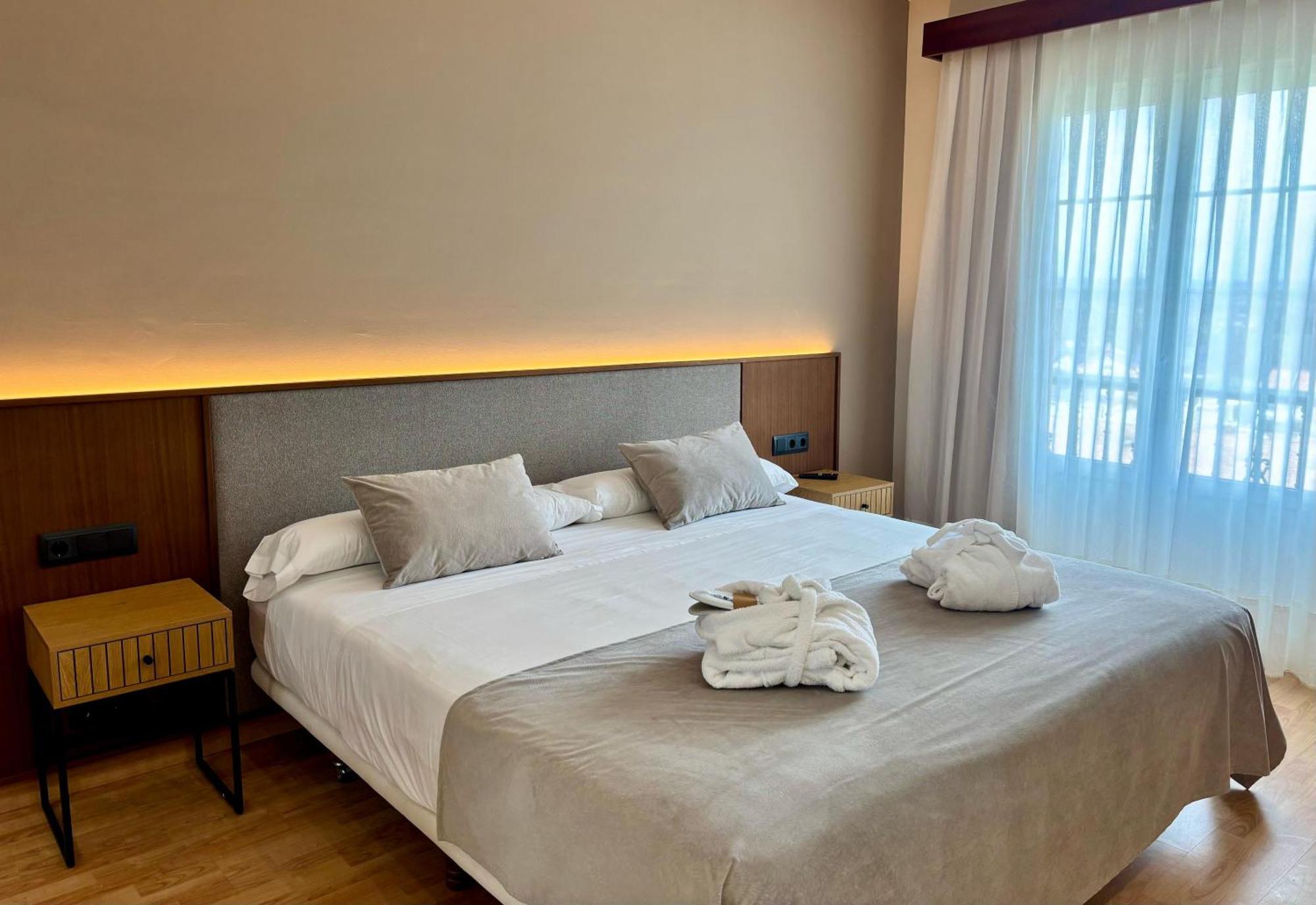 Hotel Arva Santiago León Extérieur photo