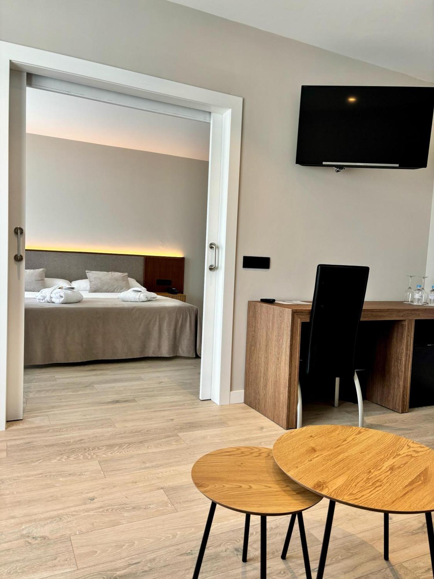 Hotel Arva Santiago León Extérieur photo